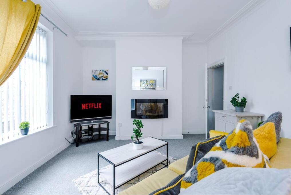 Long Term Offers Message For Prices Sleeps 6 Adults, Contractors, Relocators, Travellers Villa Halifax Ngoại thất bức ảnh